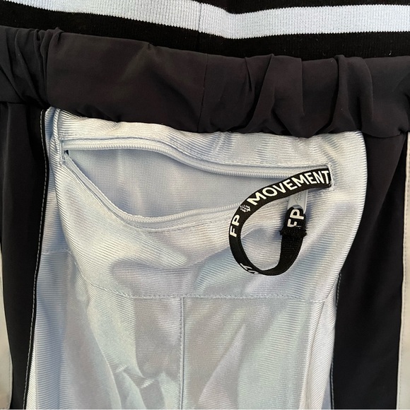 FREE PEOPLE MOVEMENT DRAFT PICK WOMENS SHORTS IN BLACK COMBO SIZE SM… - Picture 7 of 11